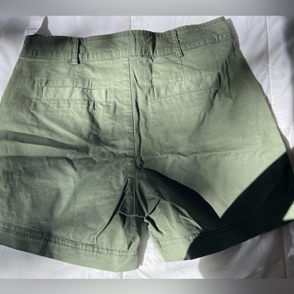 Gap Women’s City Fit 5” Shorts Cotton Olive Green NEW NWT - Picture 2 of 5